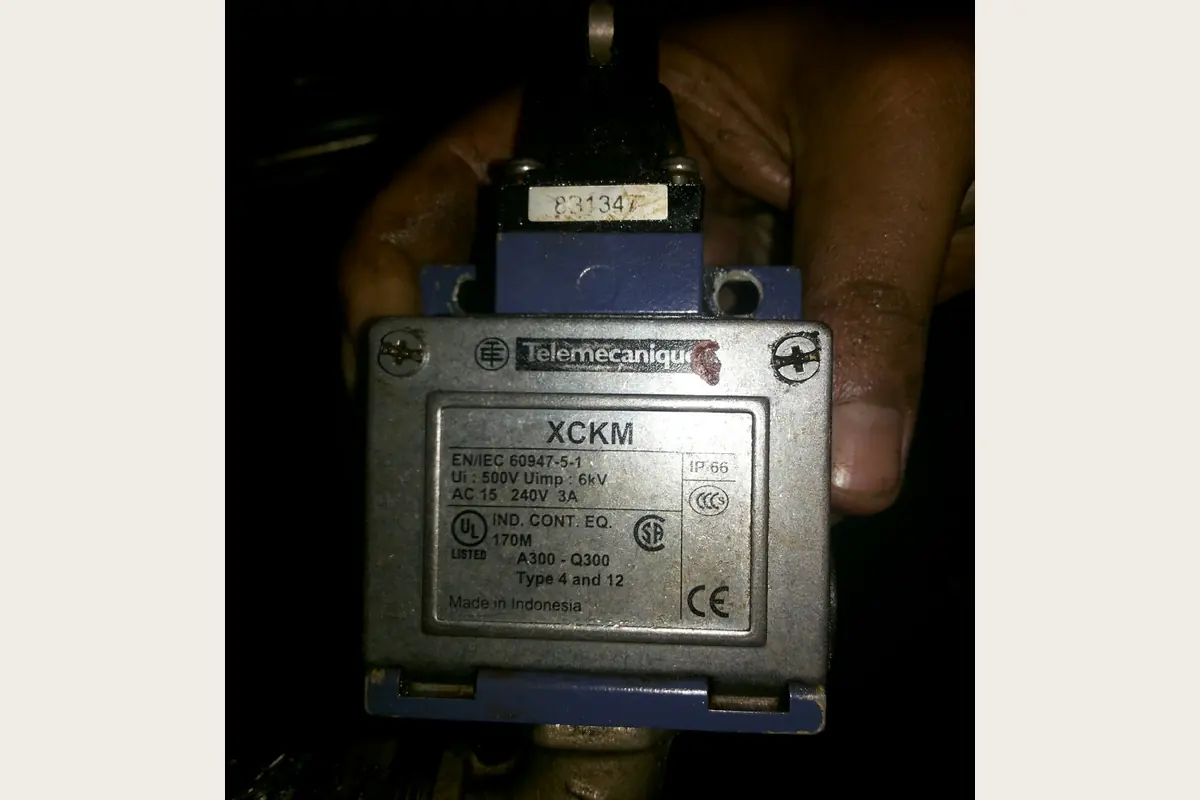Micro switch for metering, automation and industrial control, team-handled supply reference