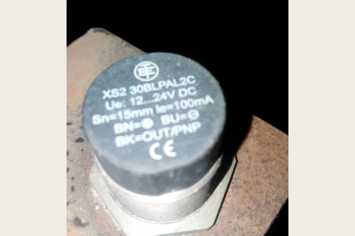Proximity switch for vibration, condition monitoring and predictive maintenance, team-handled supply reference